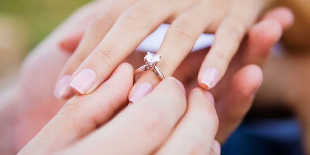Как узнать размер кольца на палец девушке?