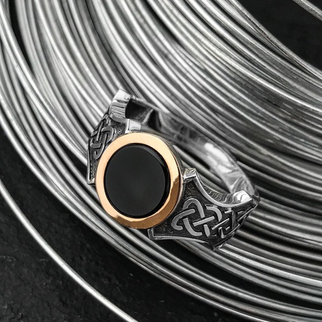 Чоловічий перстень з оніксом